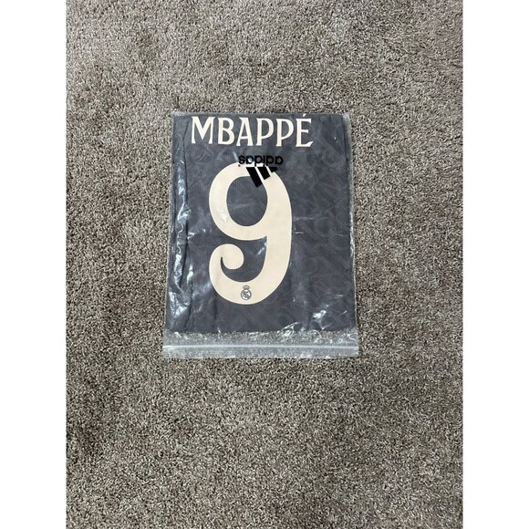 Real Madrid Kylian Mbappe #9 Soccer Jersey Gray Away 2004/25 Men Shirt Size Team - Picture 5 of 12